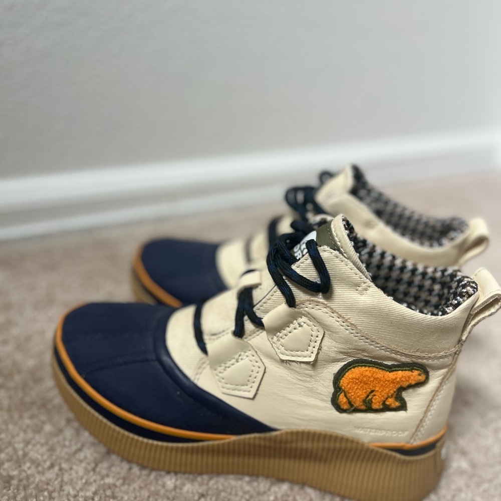 Sorel Blue and Cream Ankle Booties with Patterned Lining